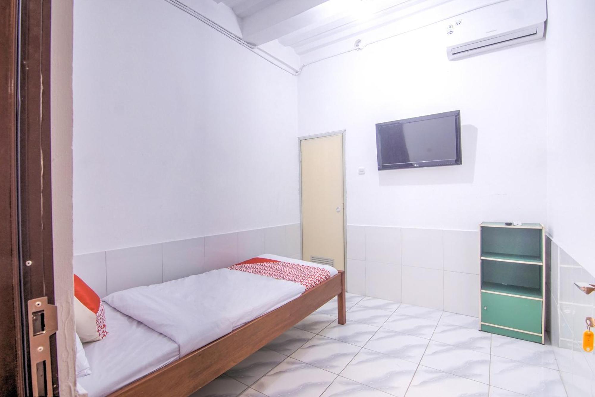 Oyo 3317 Maju Jaya Homestay Syariah Bogor Esterno foto