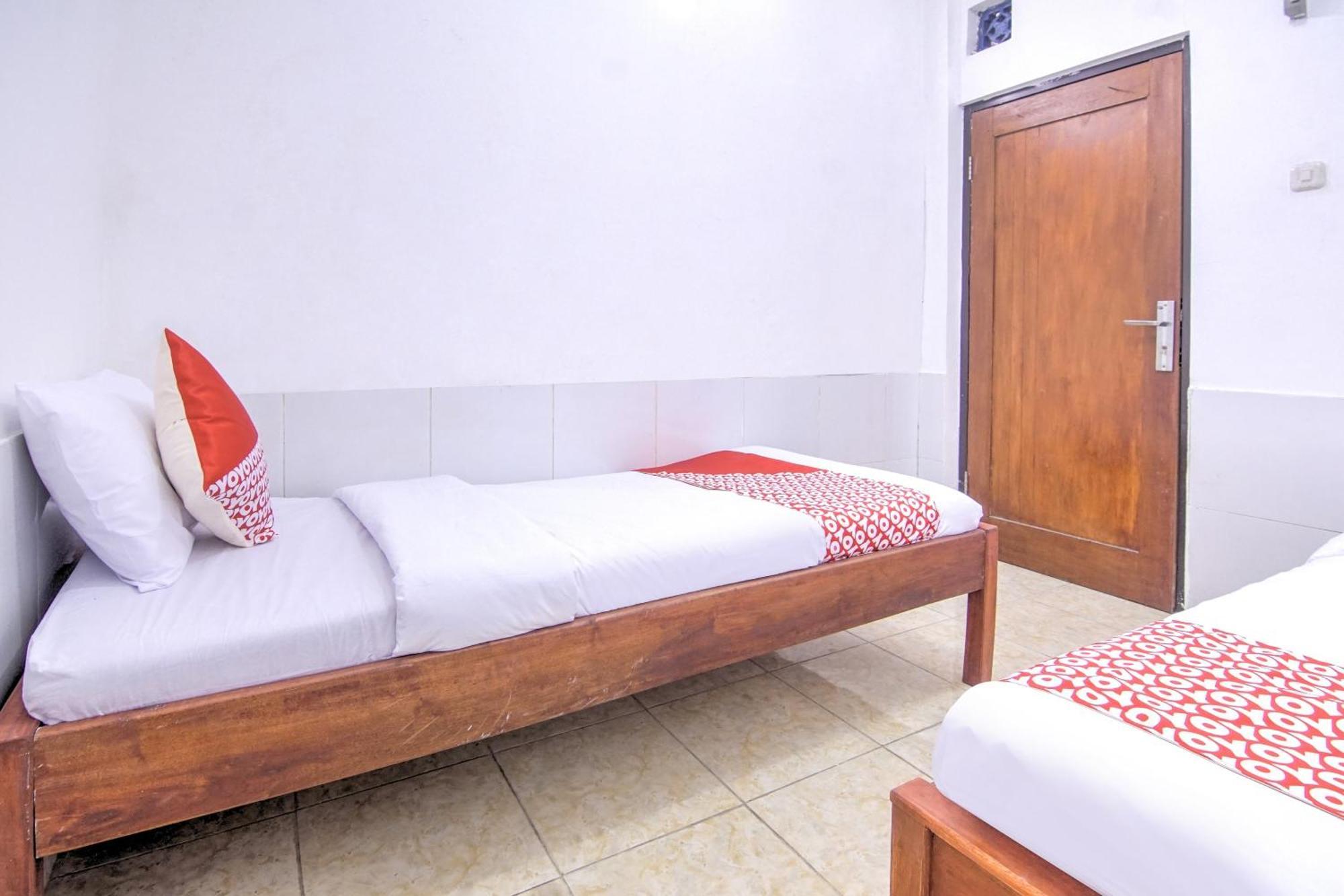 Oyo 3317 Maju Jaya Homestay Syariah Bogor Esterno foto