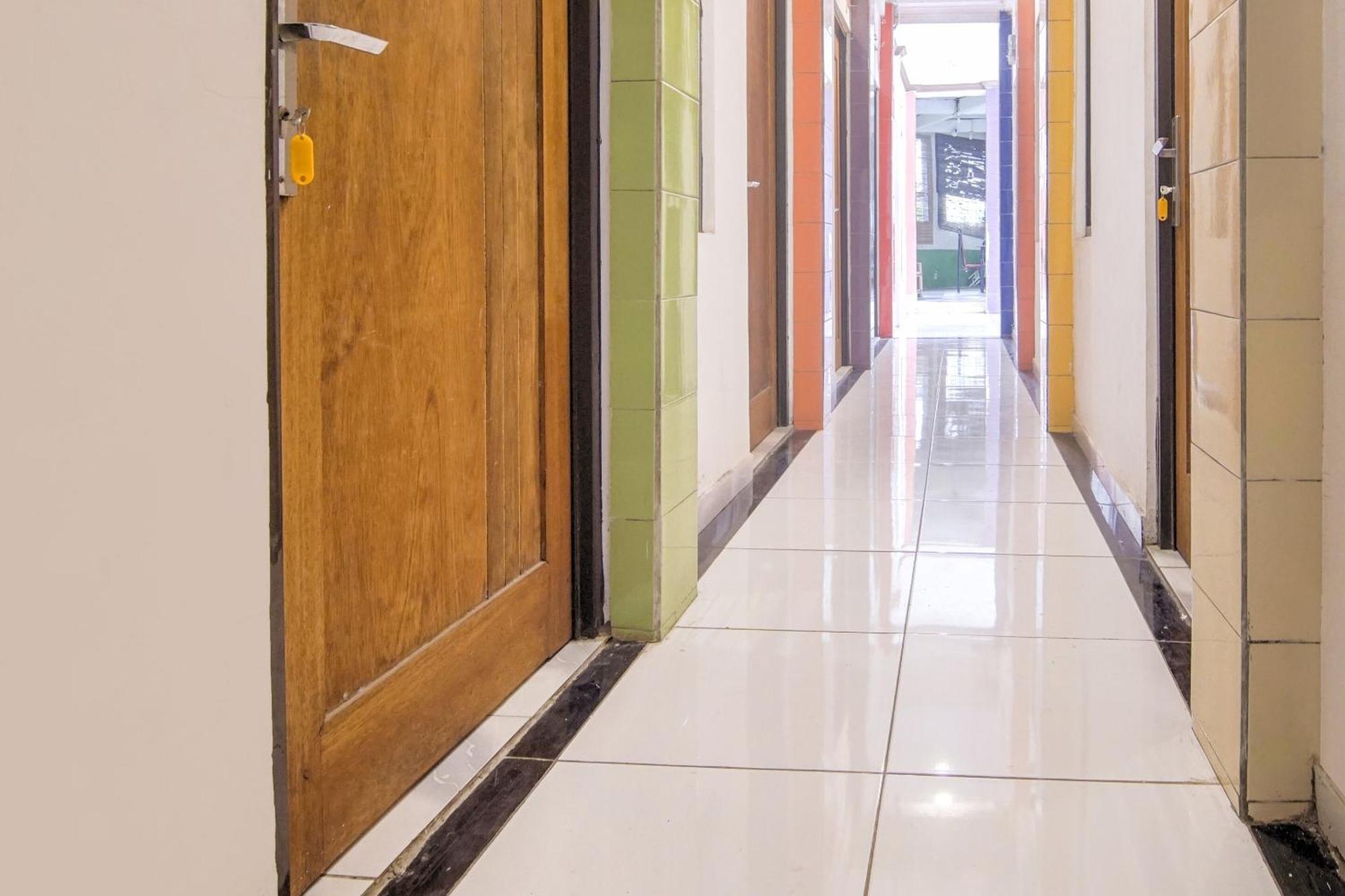 Oyo 3317 Maju Jaya Homestay Syariah Bogor Esterno foto