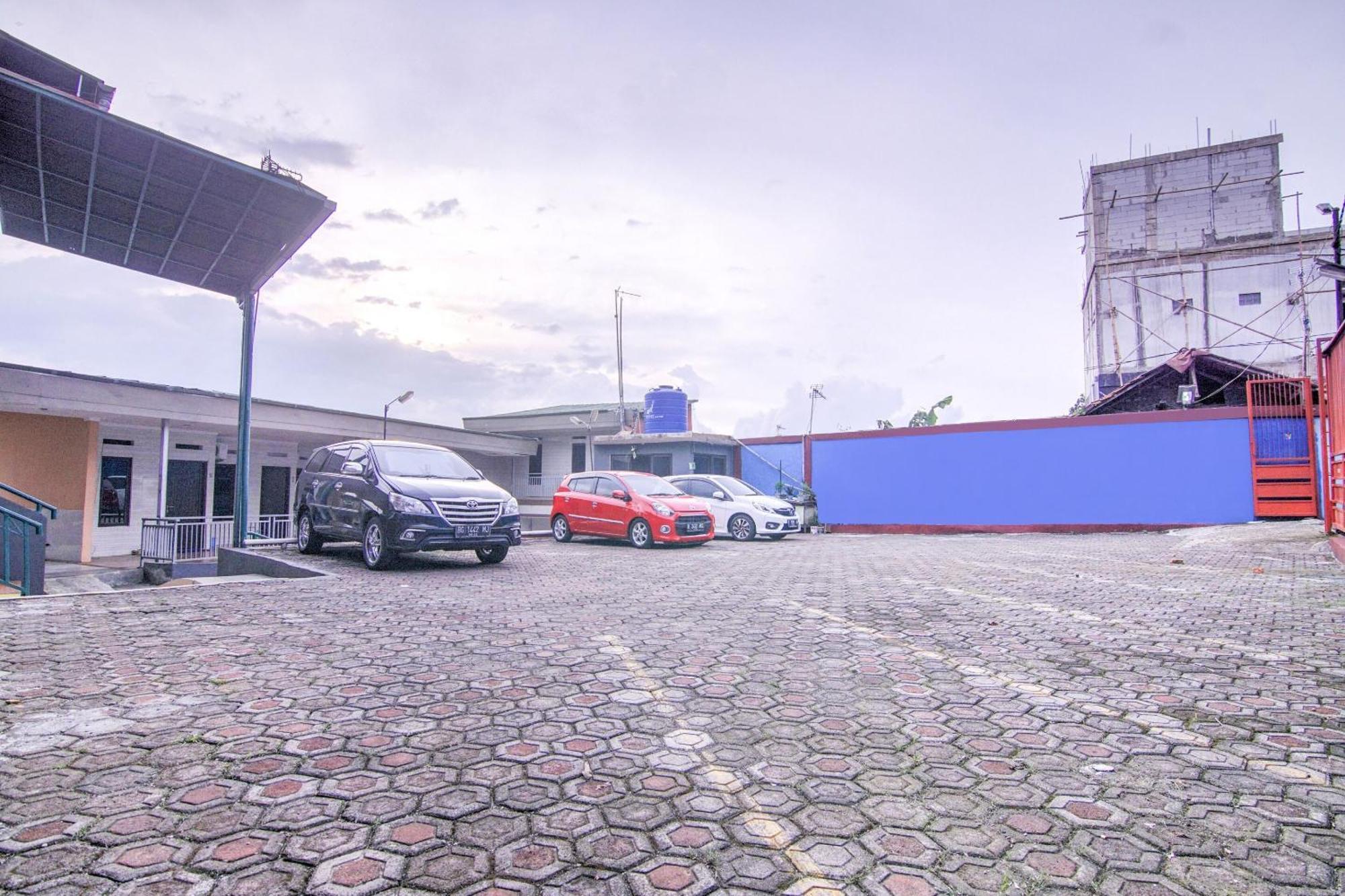 Oyo 3317 Maju Jaya Homestay Syariah Bogor Esterno foto