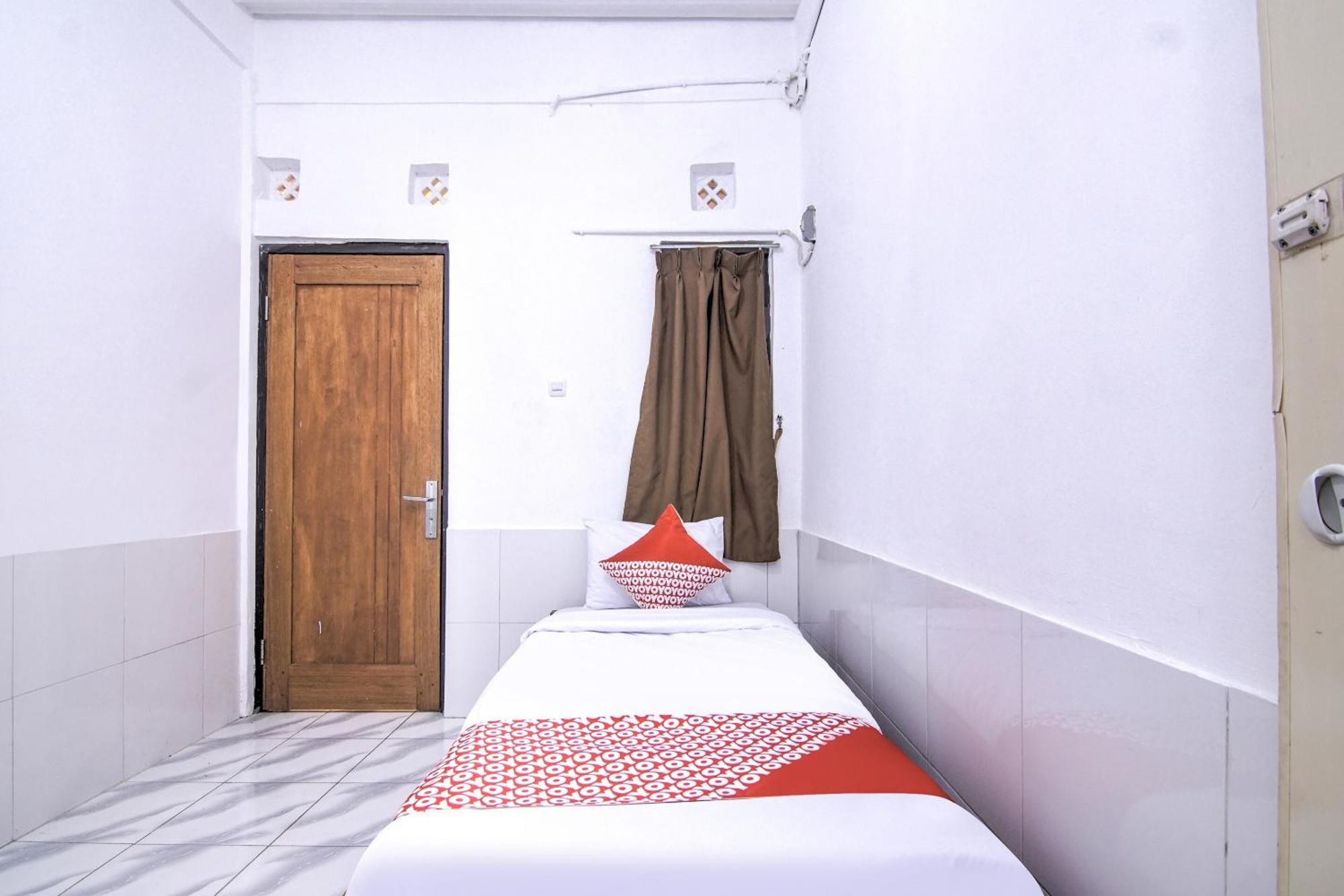 Oyo 3317 Maju Jaya Homestay Syariah Bogor Esterno foto